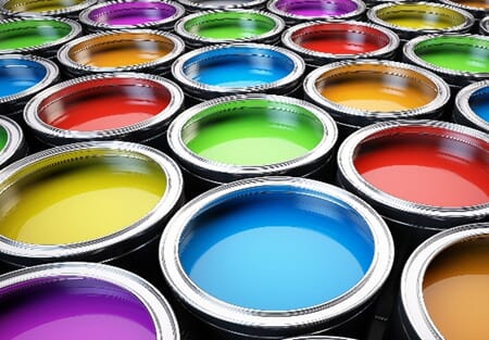 <p>Farge er tilgjengelig b&aring;de i flytende og i pulverform. Fargefilmens oppgave er &aring; v&aelig;re beskyttende eller dekorativ p&aring; overflatene som behandles.</p>